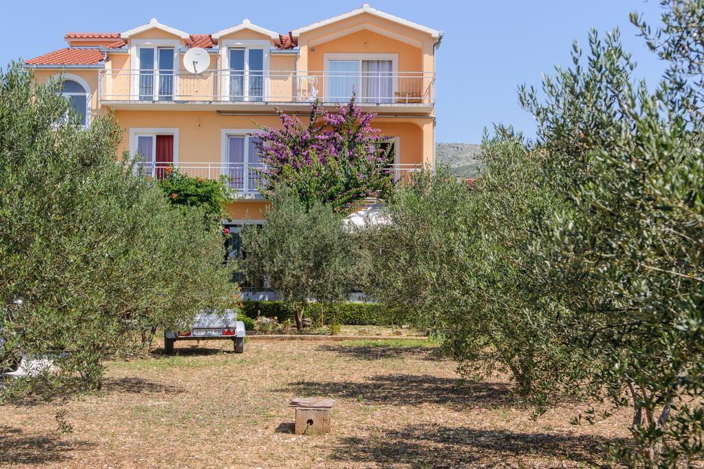 Apartments Grgic Trogir Exterior foto